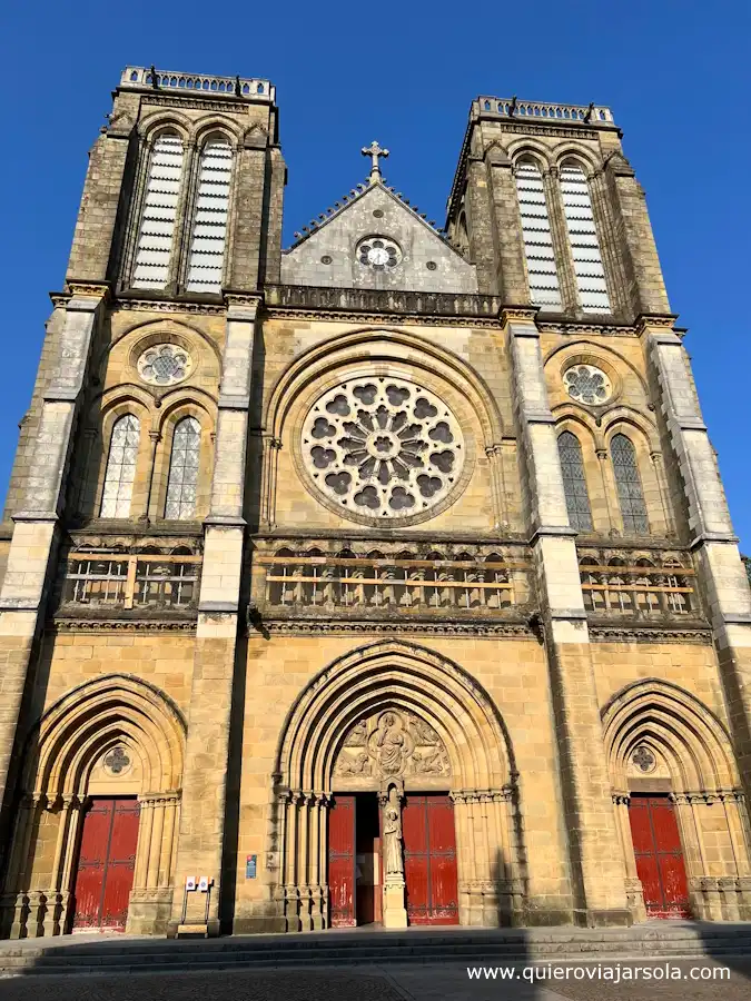 Fachada de la iglesia