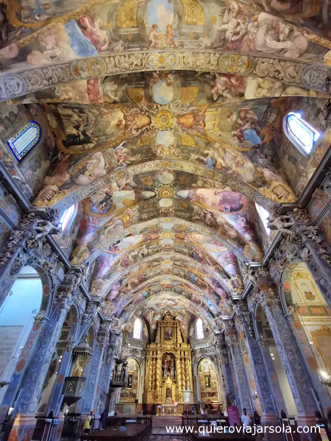 Interior de la iglesia