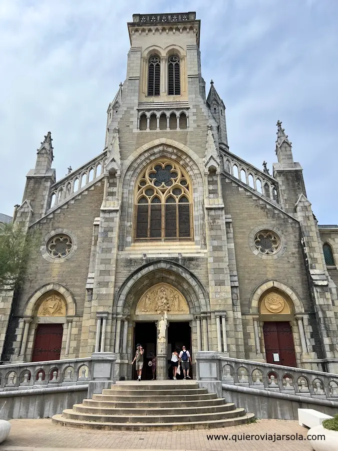 Fachada de la iglesia