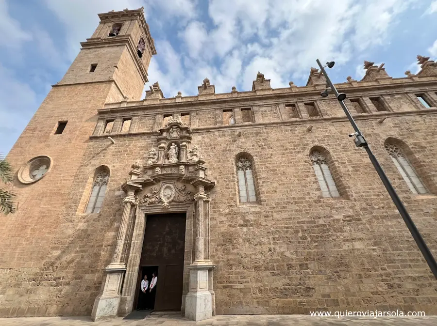 Fachada de la iglesia
