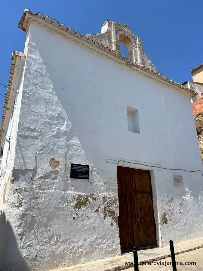 Fachada de la iglesia