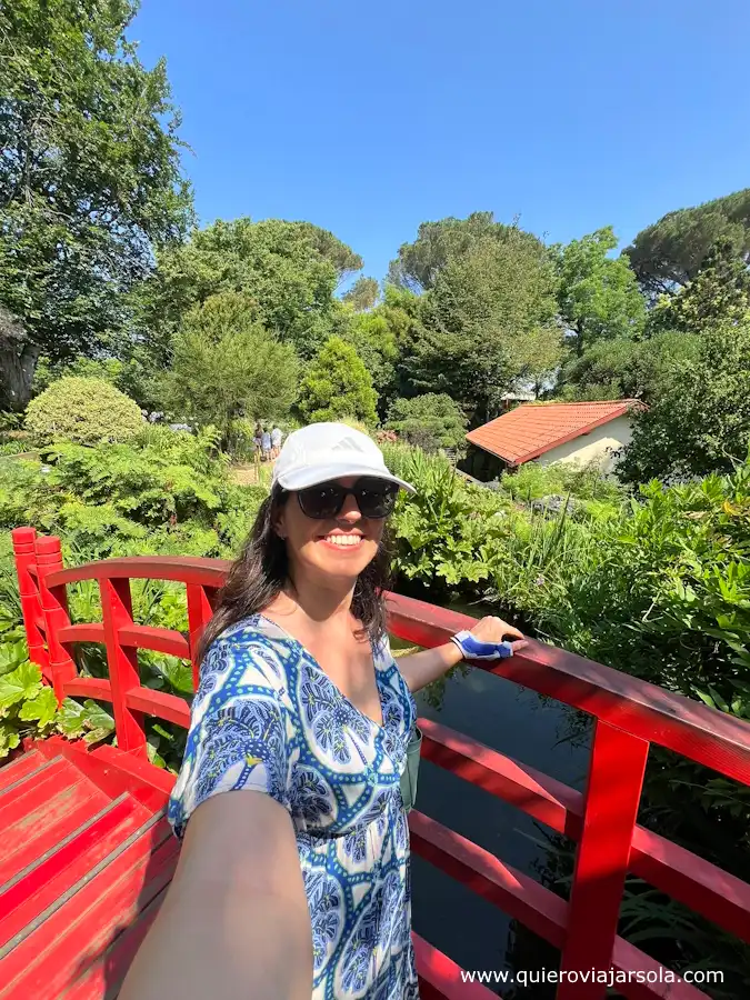 Yo en el puente rojo japonés