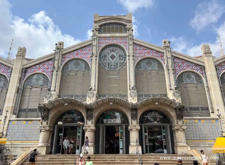 Fachada del mercado