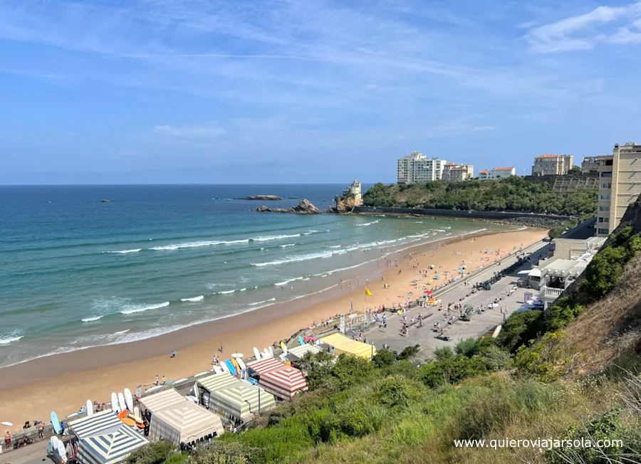 Casetas de playa frente al mar