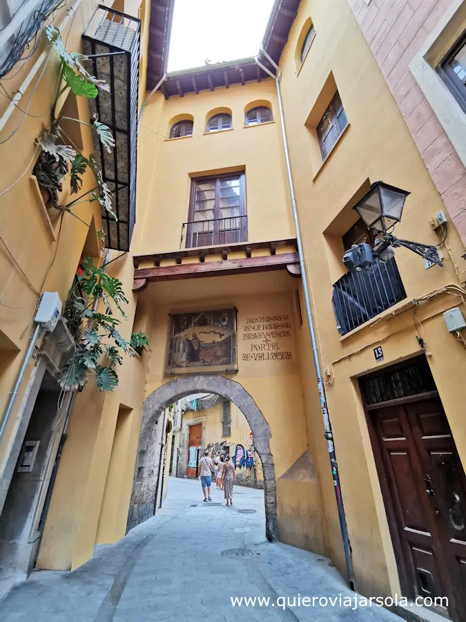 Arco que forma la puerta