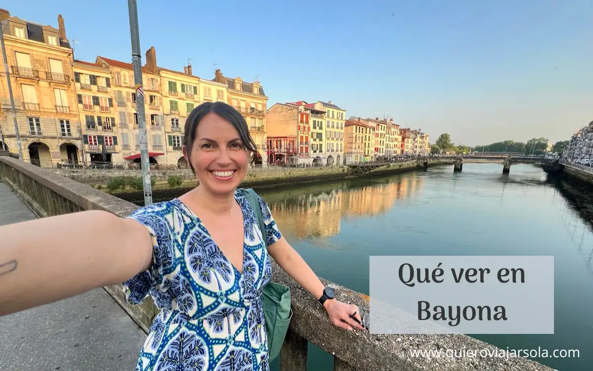 Yo en un puente del río Nive
