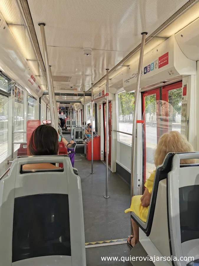 Interior de un tranvía de Valencia