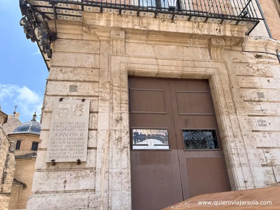Portal por donde salen los síndicos
