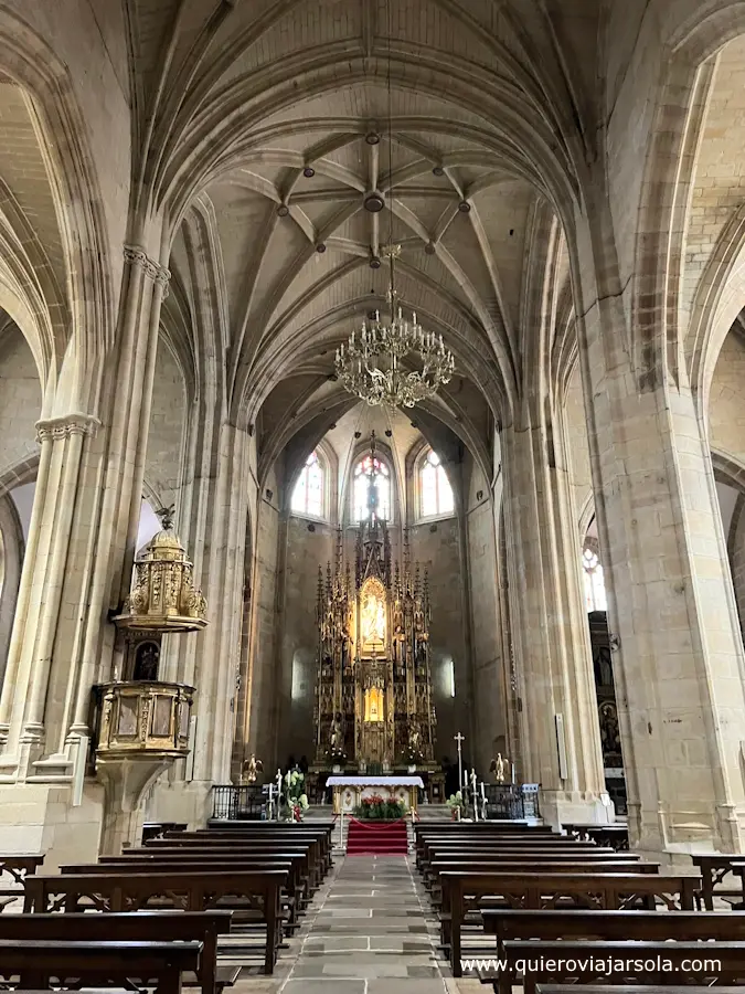 Interior de la iglesia