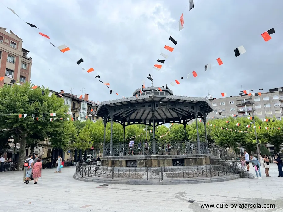 Quiosco de música en la plaza