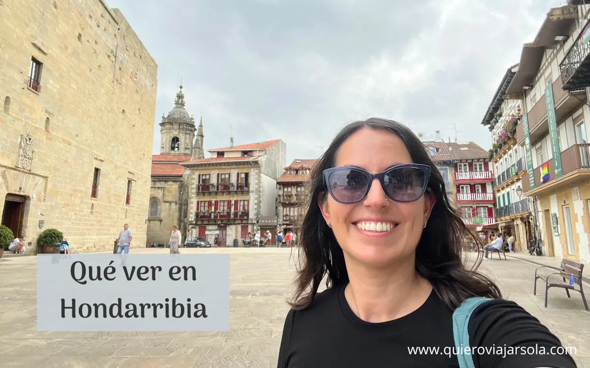 Yo en la plaza de Armas de Hondarribia