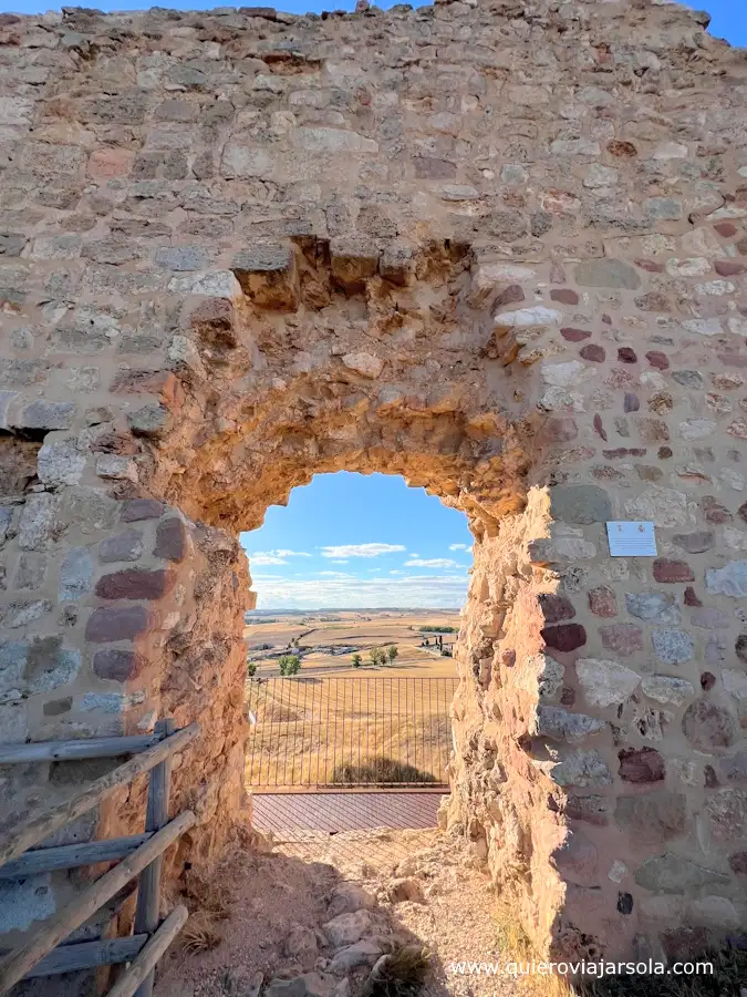 Puerta del castillo con vistas