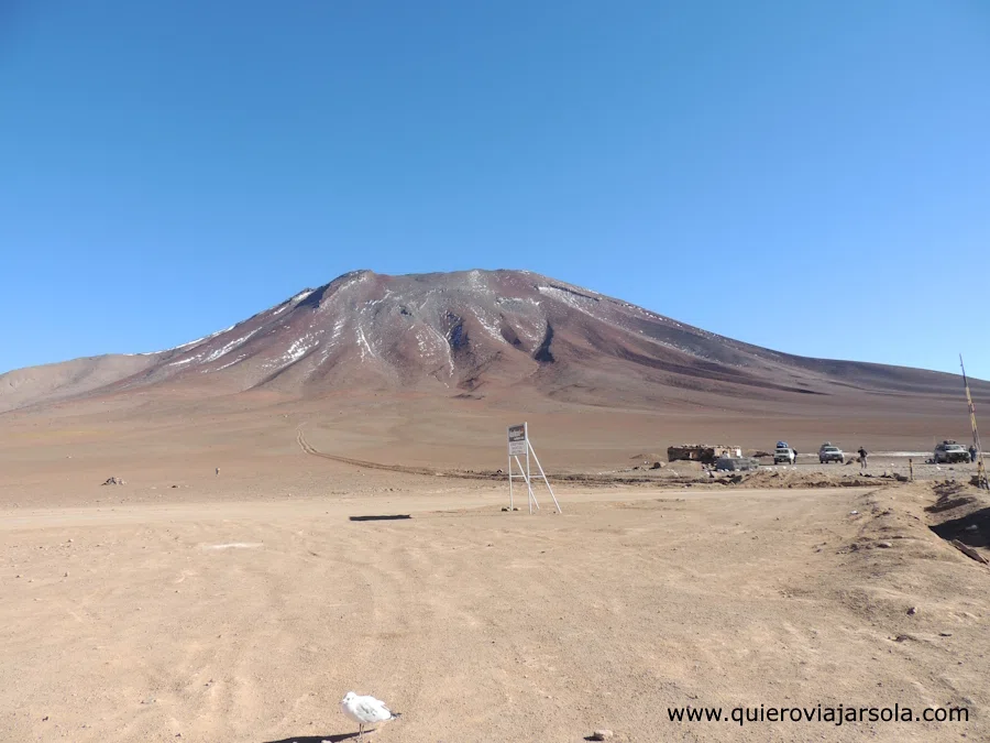 Volcán que marca el hito fronterizo