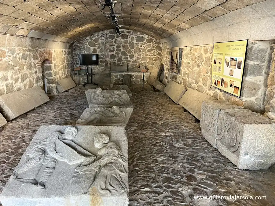 Sala con piezas arqueológicas