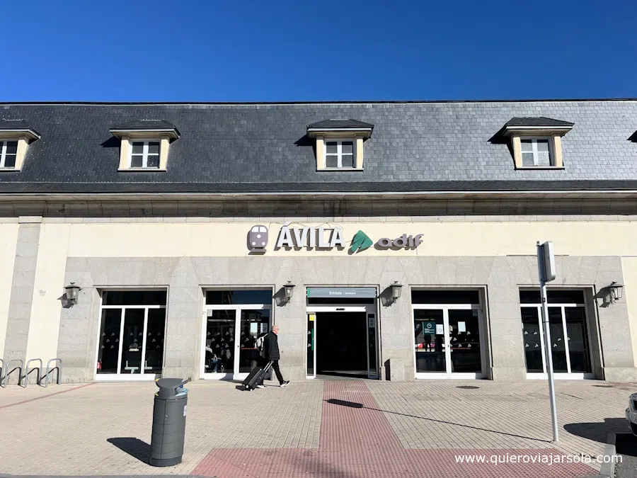 Fachada de la estación de tren