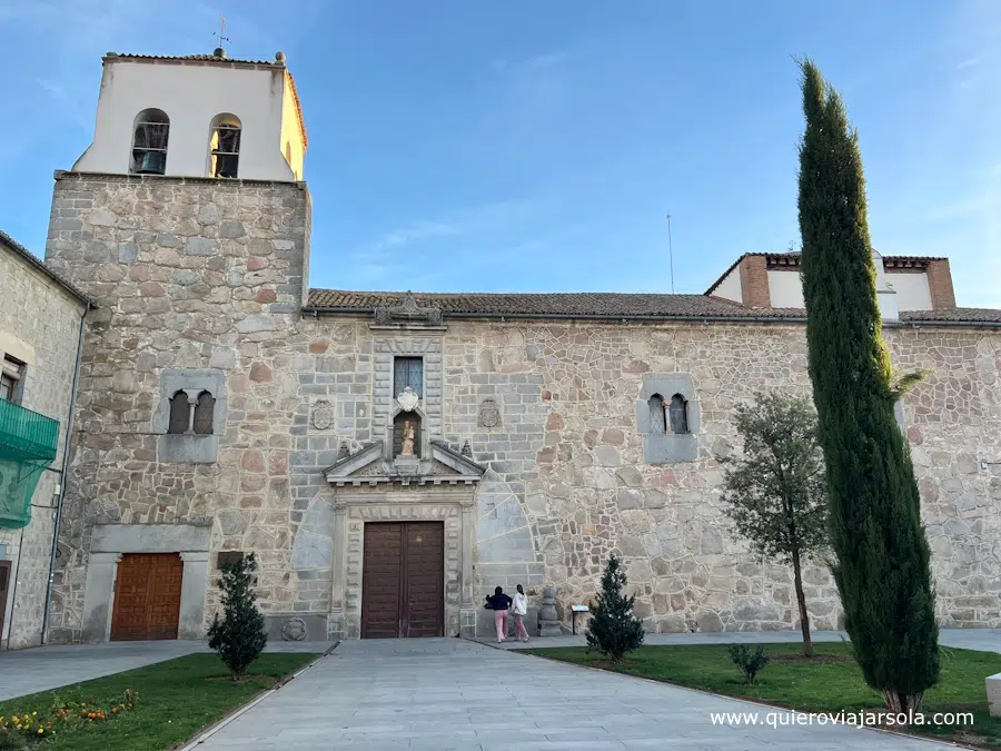 Fachada de la iglesia