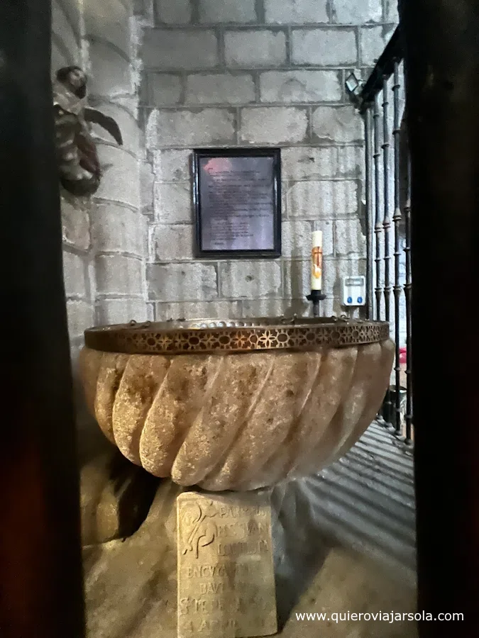 Pila bautismal en la iglesia