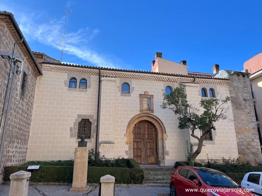 Fachada de la iglesia