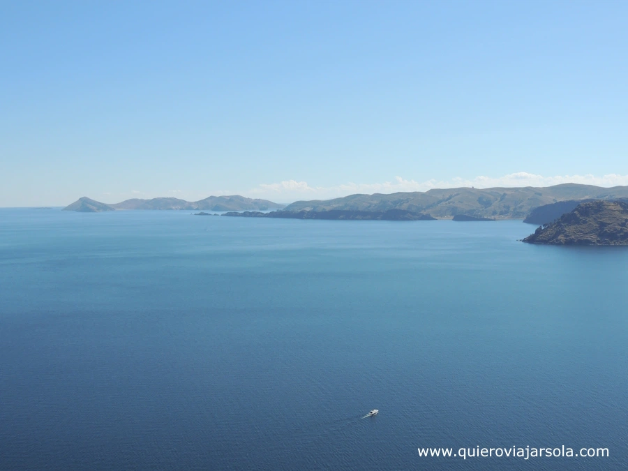 El lago Titicaca visto desde lo alto del Cerro Calvario