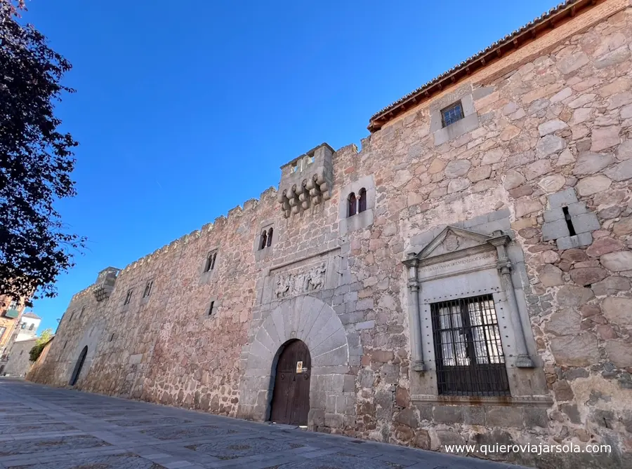 Fachada del palacio
