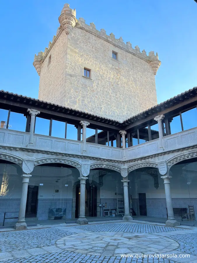 Patio y torreón